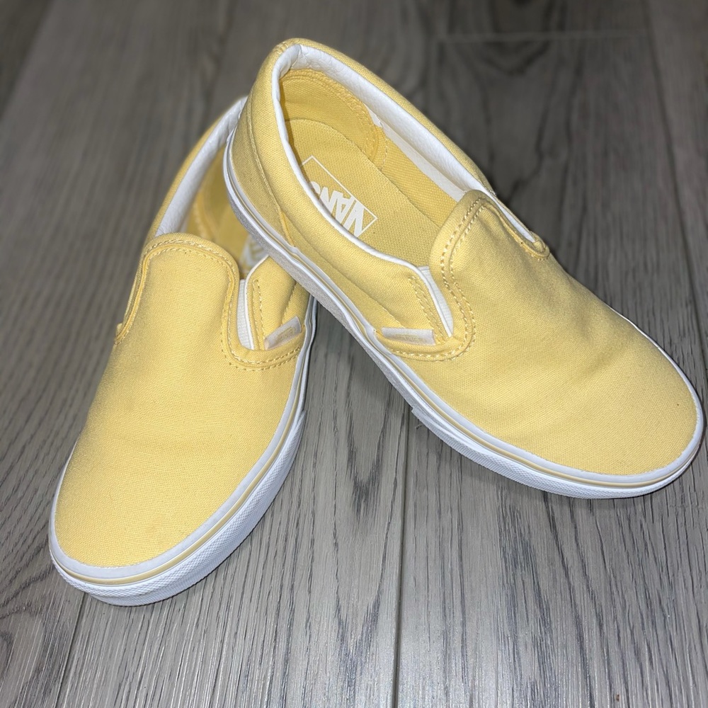 Pastel yellow Girls Slip on Vans ☀️ size 2